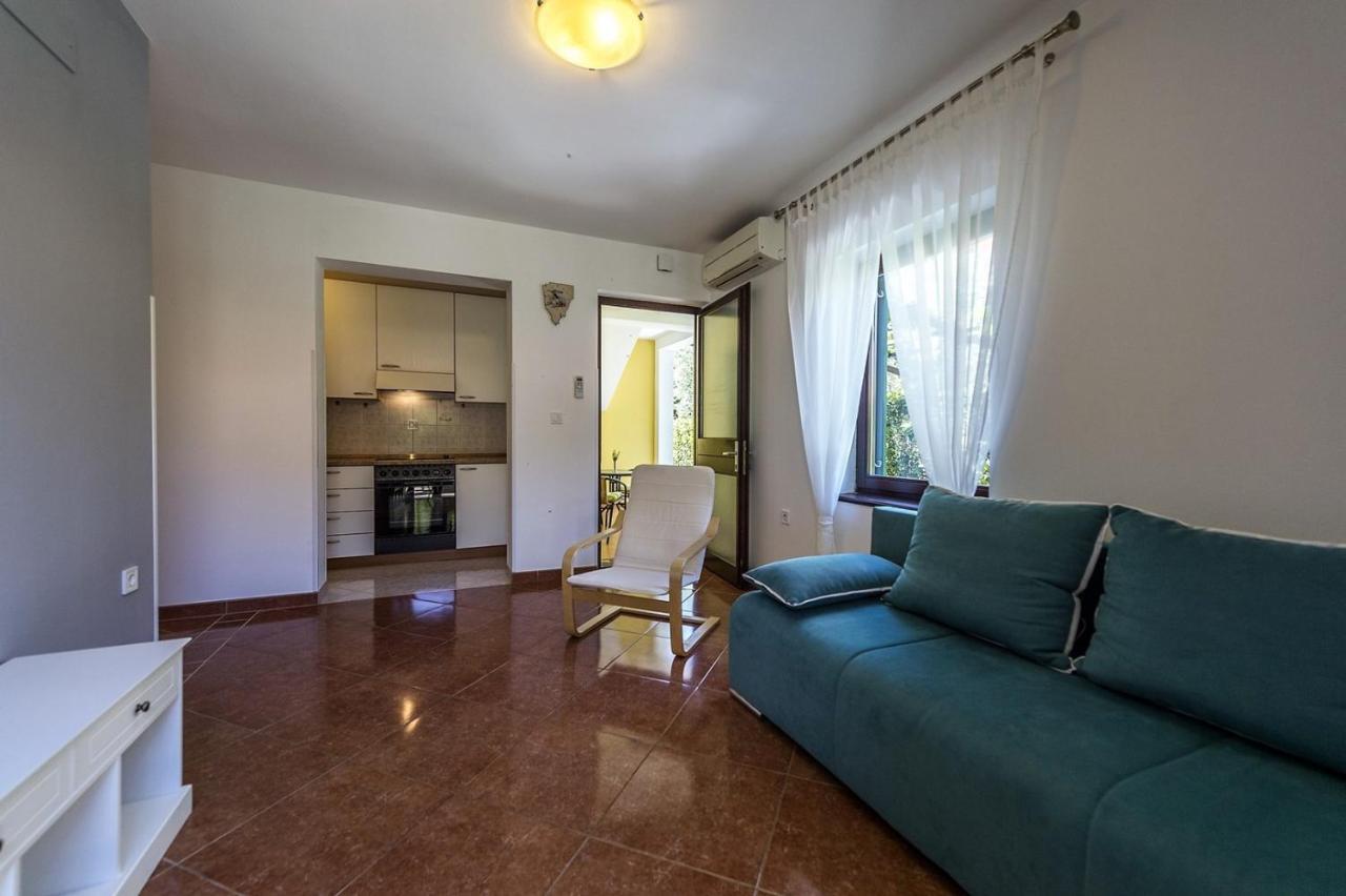 Villa Spacious Three-bedroom Balun With Pool