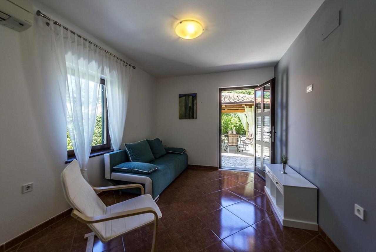 Spacious Three-bedroom Balun With Pool Villa *