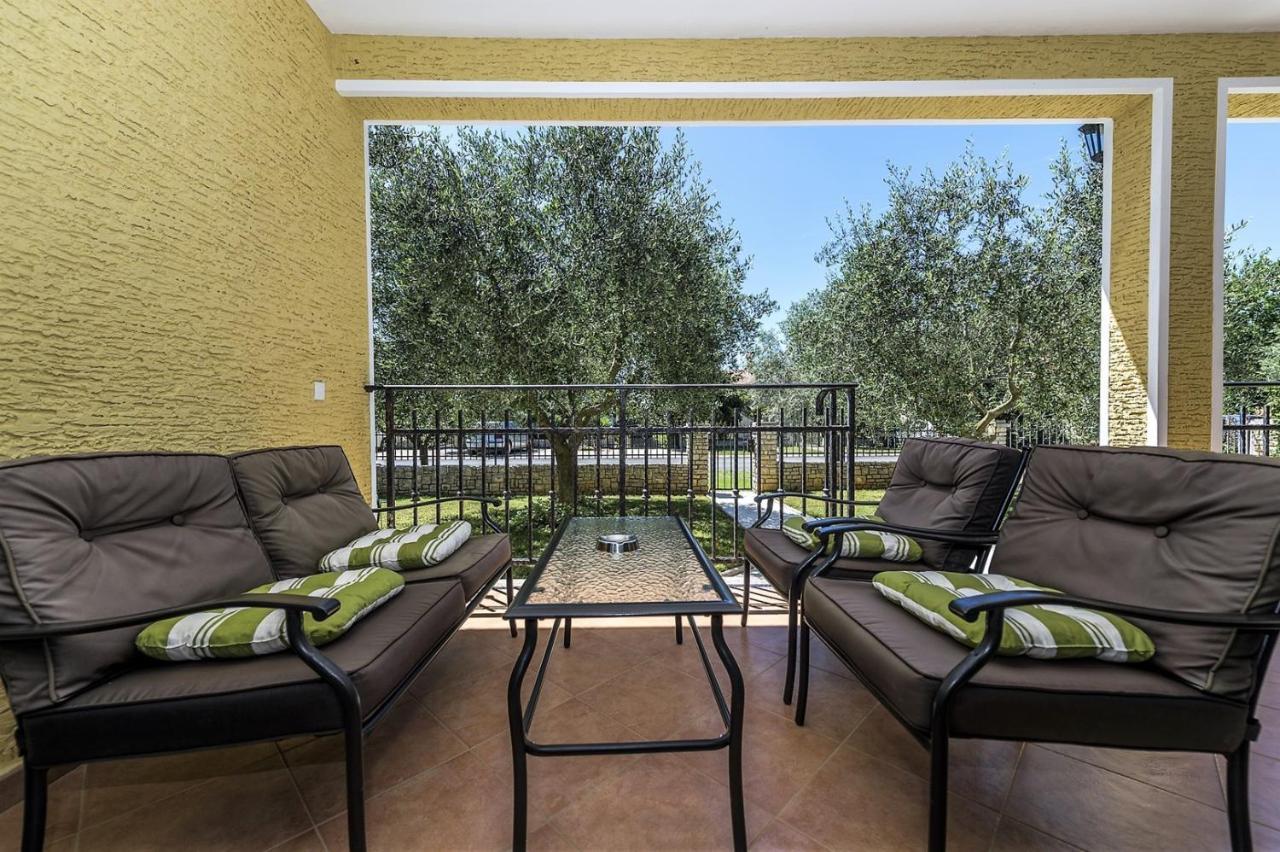 Villa Spacious Three-bedroom Balun With Pool