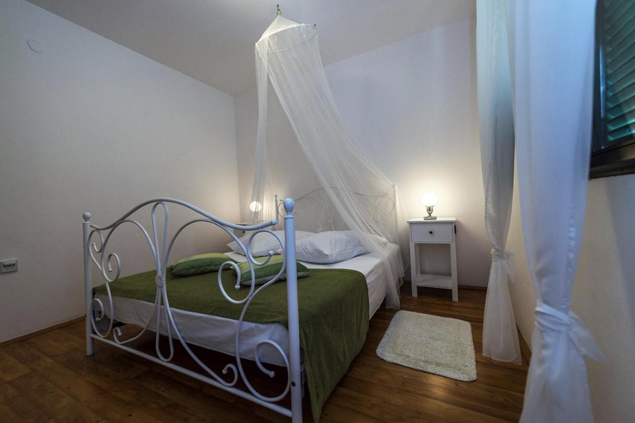 Villa Spacious Three-bedroom Balun With Pool *