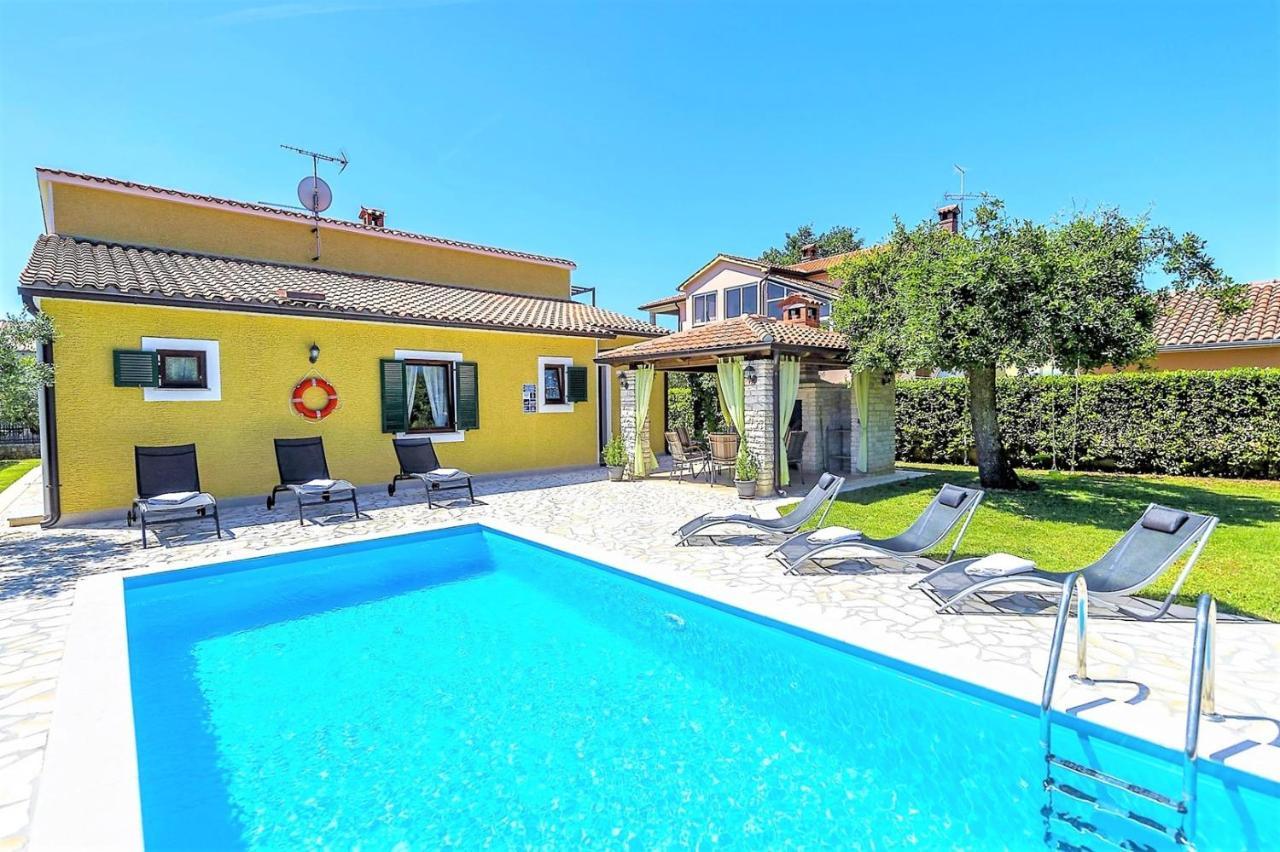 Spacious Three-bedroom Balun With Pool Poreč